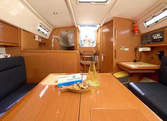 Chartern Sie segelboot in Trogir (ACI marina) - Bavaria Cruiser 37 - 3 cab.