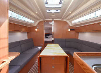 Chartern Sie segelboot in Trogir (ACI marina) - Bavaria Cruiser 37 - 3 cab.