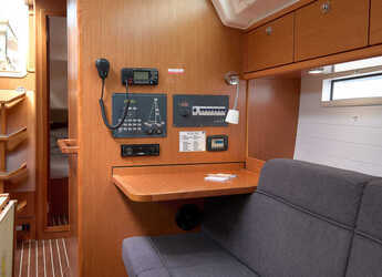 Chartern Sie segelboot in Trogir (ACI marina) - Bavaria Cruiser 37 - 3 cab.