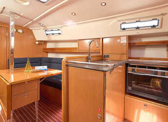 Chartern Sie segelboot in Trogir (ACI marina) - Bavaria Cruiser 37 - 3 cab.