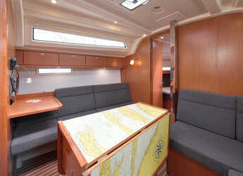 Chartern Sie segelboot in Trogir (ACI marina) - Bavaria Cruiser 37 - 3 cab.