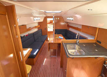 Chartern Sie segelboot in Trogir (ACI marina) - Bavaria Cruiser 37 - 3 cab.