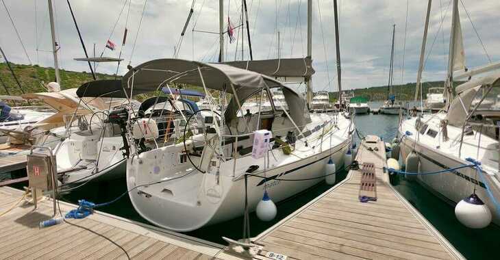 Rent a sailboat in Kremik Marina - Bavaria 38 Match - 2 cab.