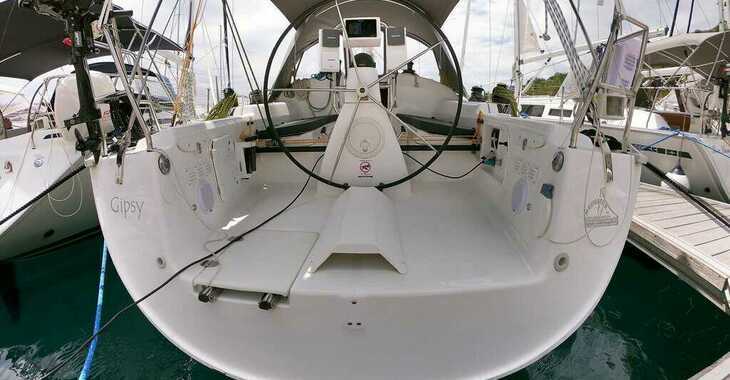 Rent a sailboat in Kremik Marina - Bavaria 38 Match - 2 cab.