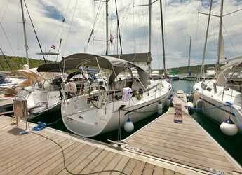 Rent a sailboat in Marina Kremik - Bavaria 38 Match - 2 cab.