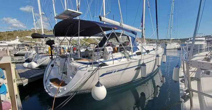 Rent a sailboat in Marina Kremik - Bavaria 42 Cruiser