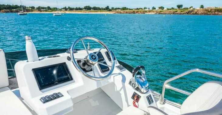 Rent a motorboat in Punat - Antares 11 Fly OB