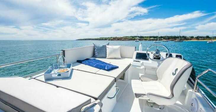 Rent a motorboat in Punat Marina - Antares 11 Fly OB