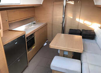 Rent a sailboat in Punat - Dufour 382 GL