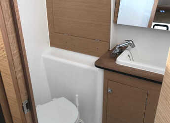 Rent a sailboat in Punat - Dufour 382 GL