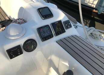 Rent a sailboat in Punat - Dufour 382 GL