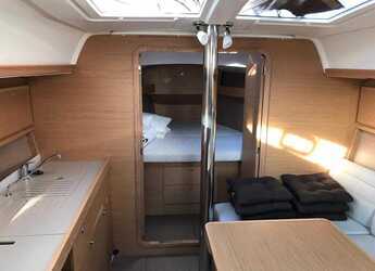 Rent a sailboat in Punat - Dufour 382 GL
