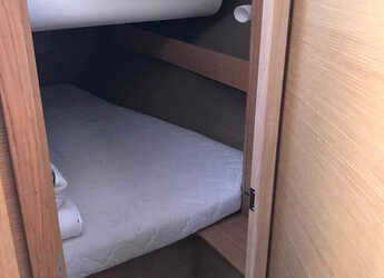 Rent a sailboat in Punat - Dufour 382 GL