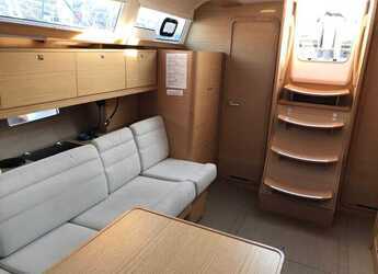 Rent a sailboat in Punat - Dufour 382 GL