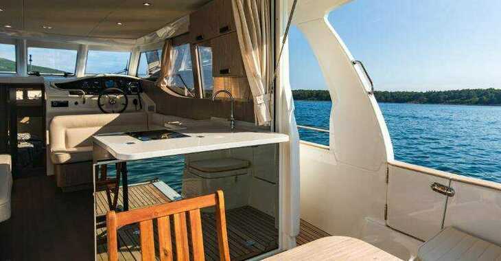 Rent a yacht in Punat Marina - Greenline 33