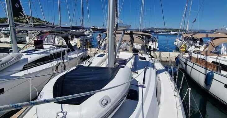 Rent a sailboat in Marina Drage - Bavaria Cruiser 41 - 3 cab.