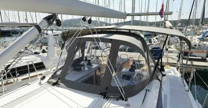 Rent a sailboat in Marine Pirovac - Bavaria C38