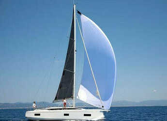 Rent a sailboat in Marina Kremik - Bavaria C38