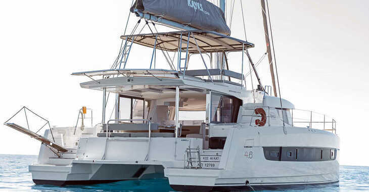 Rent a catamaran in Mykonos Marina - Bali 4.6 - 5 + 1 cab.