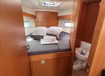 Rent a sailboat in Alimos Marina - Bavaria C38