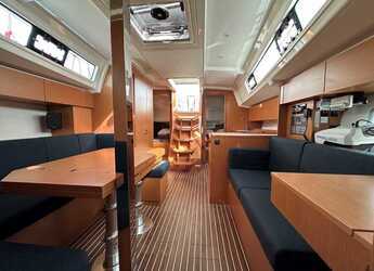 Rent a sailboat in Alimos Marina - Bavaria C38