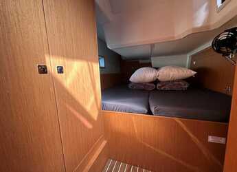 Rent a sailboat in Alimos Marina - Bavaria C38