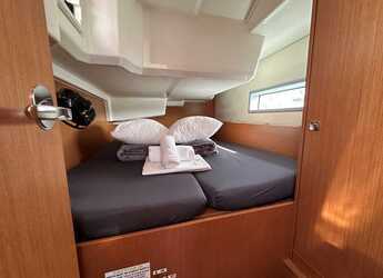 Rent a sailboat in Alimos Marina - Bavaria C38
