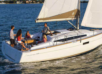 Rent a sailboat in Marine Pirovac - Sun Odyssey 349