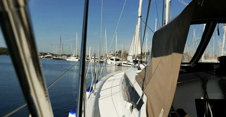 Rent a sailboat in Marine Pirovac - Sun Odyssey 410