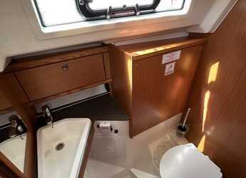 Rent a sailboat in Alimos Marina - Bavaria Cruiser 34