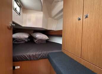 Rent a sailboat in Alimos Marina - Bavaria Cruiser 34