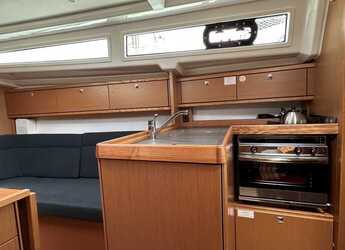 Rent a sailboat in Alimos Marina - Bavaria Cruiser 34
