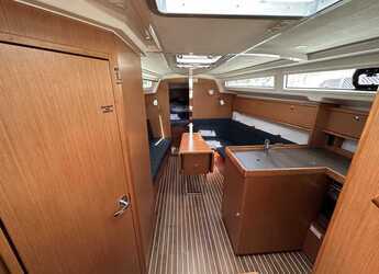Rent a sailboat in Alimos Marina - Bavaria Cruiser 34