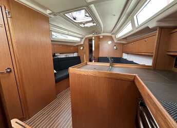 Rent a sailboat in Alimos Marina - Bavaria Cruiser 34