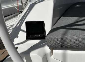 Rent a sailboat in Alimos Marina - Bavaria Cruiser 34