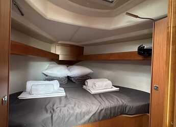 Rent a sailboat in Alimos Marina - Bavaria Cruiser 34