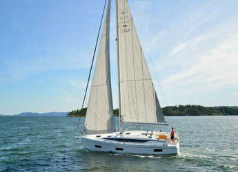 Rent a sailboat in Yes marina - Bavaria C42