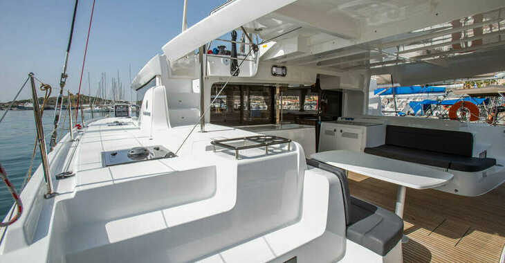 Rent a catamaran in Lavrion Marina - Lagoon 46 - 4 + 2 cab.