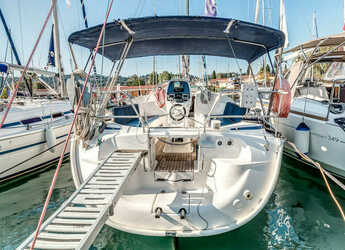 Rent a sailboat in Marina Paleros - Bavaria 33