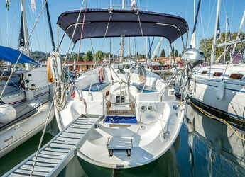 Rent a sailboat in Marina Paleros - Bavaria 32