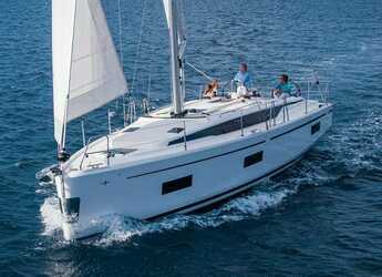 Rent a sailboat in Marina Paleros - Bavaria C42
