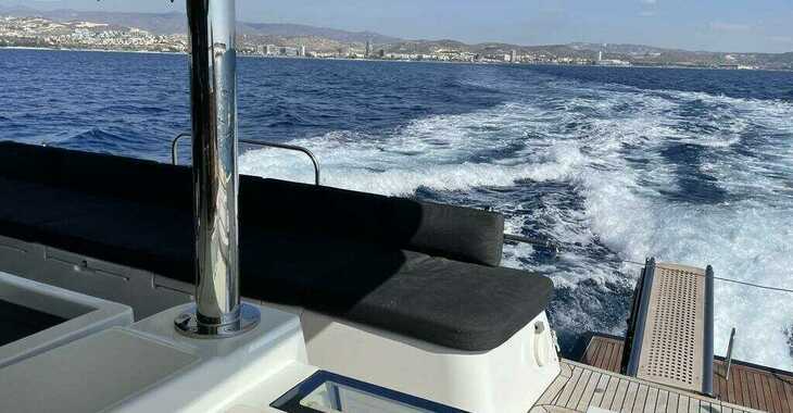 Chartern Sie motorkatamaran in Mykonos Marina - Lagoon 630 Powercat LUX