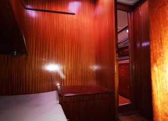 Rent a sailboat in Punat - Bavaria 44