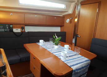 Rent a sailboat in Punat - Bavaria Cruiser 34