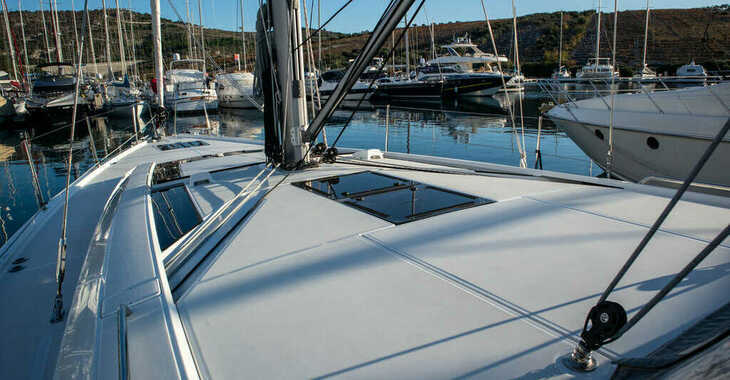 Rent a sailboat in Marina Kremik - Oceanis 51.1