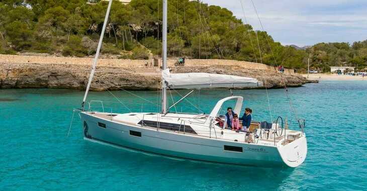 Rent a sailboat in Port Roses - Oceanis 41.1