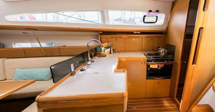 Rent a sailboat in Port Roses - Sun Odyssey 42 DS - 2 cab.