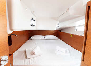 Rent a sailboat in Nikiti - Sun Odyssey 490