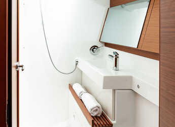 Rent a sailboat in Nikiti - Sun Odyssey 490