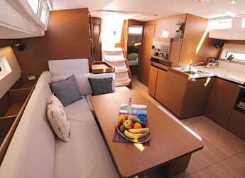 Rent a sailboat in Nikiti - Sun Odyssey 490